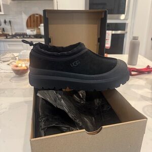 UGG Tasman Weather Hybrid in Black